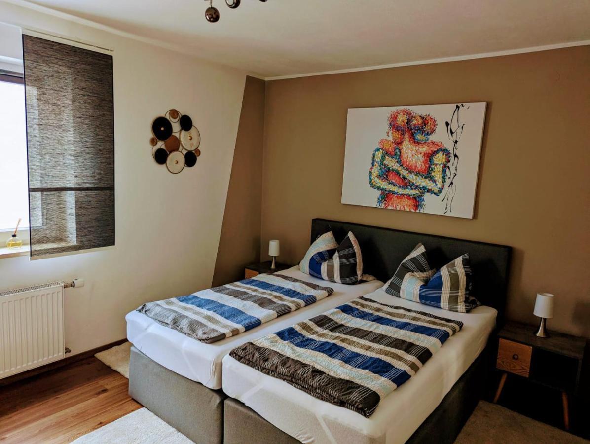 Ferienwohnung Jobst - Ruhig Mit Blick Ins Gruene Nittenau Esterno foto